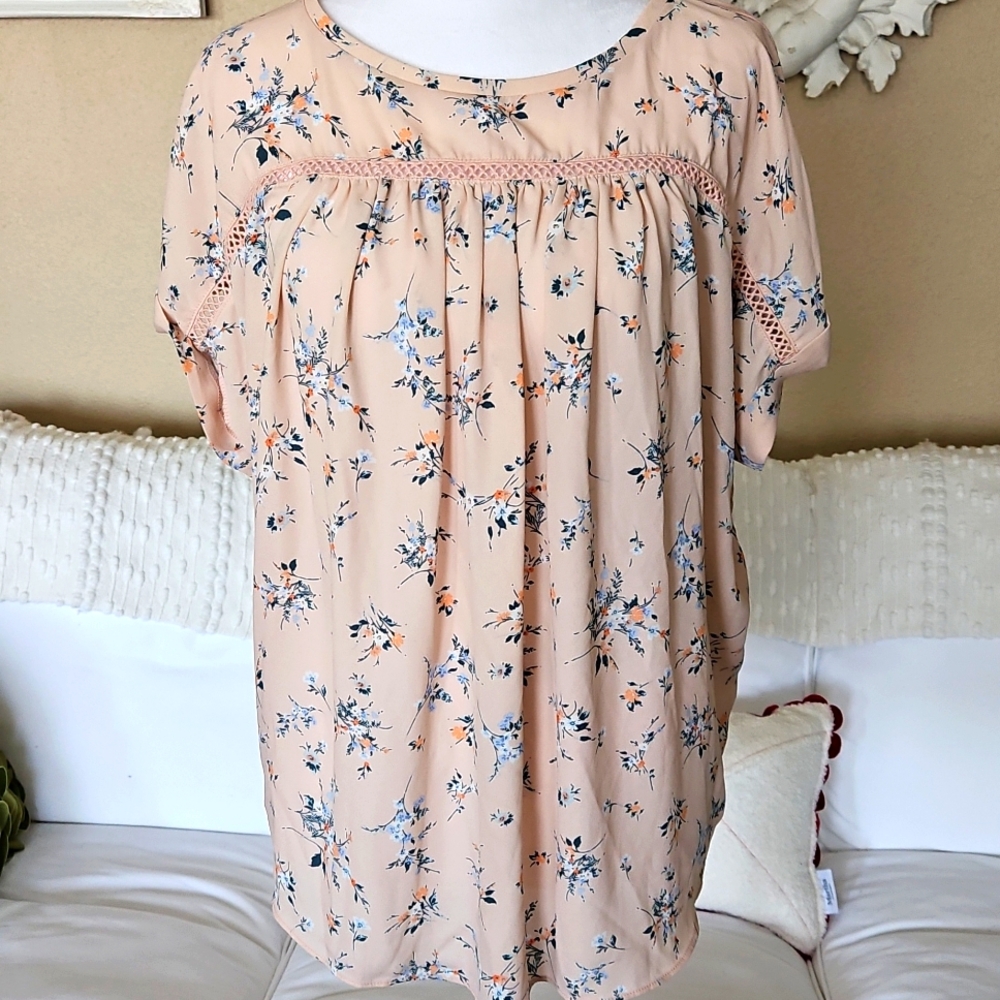 Ann Taylor Loft Peach with Blue Floral Short Sleeve Mixed Media Blouse Size XL